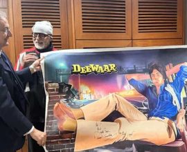 Amitabh Bachchan Meets Guinness Record Holder Anil Dhanak on Deewaar’s 51st Anniversary