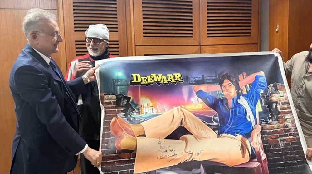 Anil Dhanak Meets Amitabh Bachchan: A Special Moment on Deewaar’s 51st Anniversary