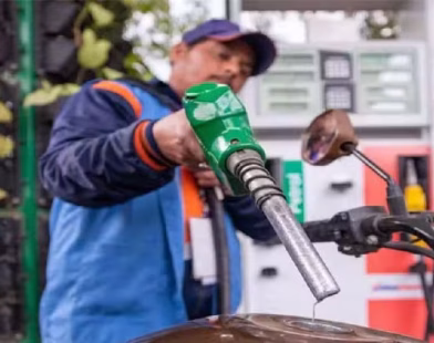 petrol price freeze in Pakistan