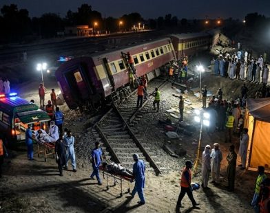 Tezgam Express Derails In Lodhran Leaving At Least Twenty Five Injured