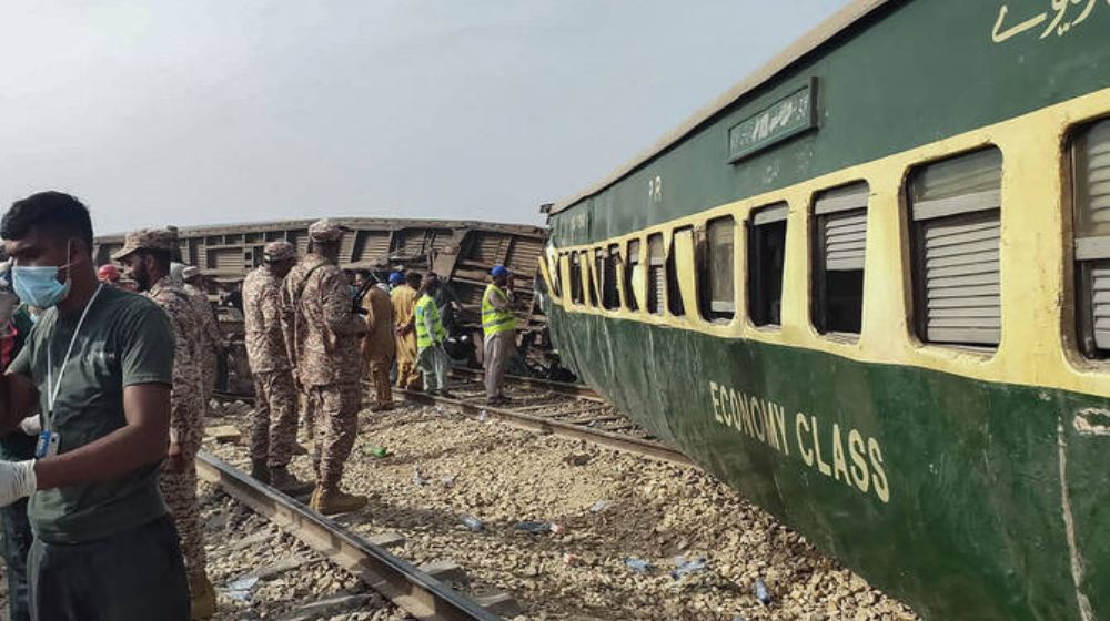 Tragic Train Collision in Sindh: 1 Dead, 13 Injured