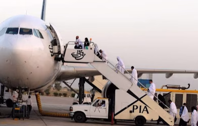 Hajj flights from Pakistan start