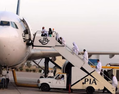 Hajj flights from Pakistan start