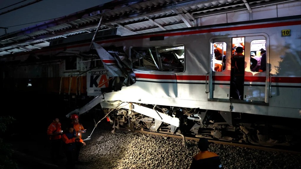 Indonesia Train Crash Kills Four, Injures Dozens in Jakarta