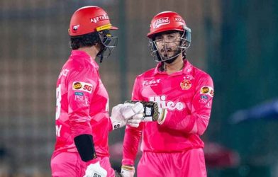 Islamabad United storm past Karachi