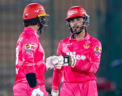 Islamabad United storm past Karachi