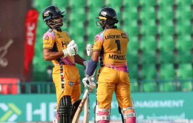 Peshawar Zalmi beats Karachi Kings
