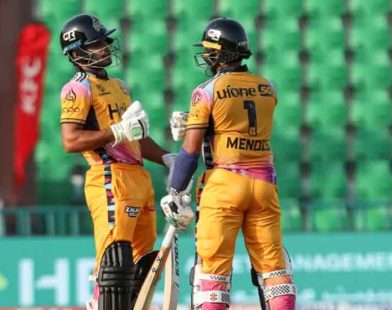 Peshawar Zalmi beats Karachi Kings