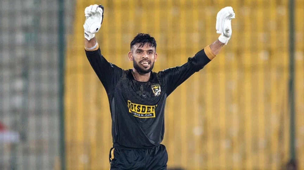 Usman Khan Sets New PSL Record With Stunning Century