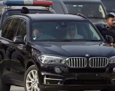 Car catches fire in Maryam Nawaz's protocol