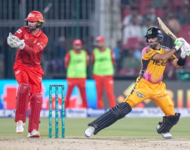 Babar leads Zalmi to final