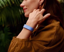 Google unveils screenless Fitbit Air