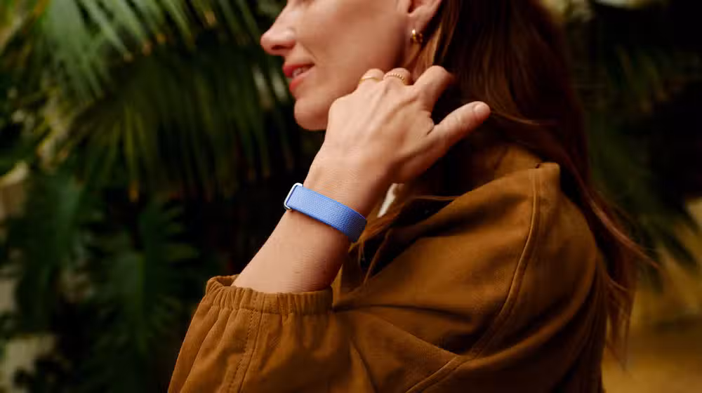 Google Unveils Screenless Fitbit Air With Week Long Battery Life for 99 Dollars