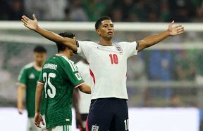 England beats Mexico
