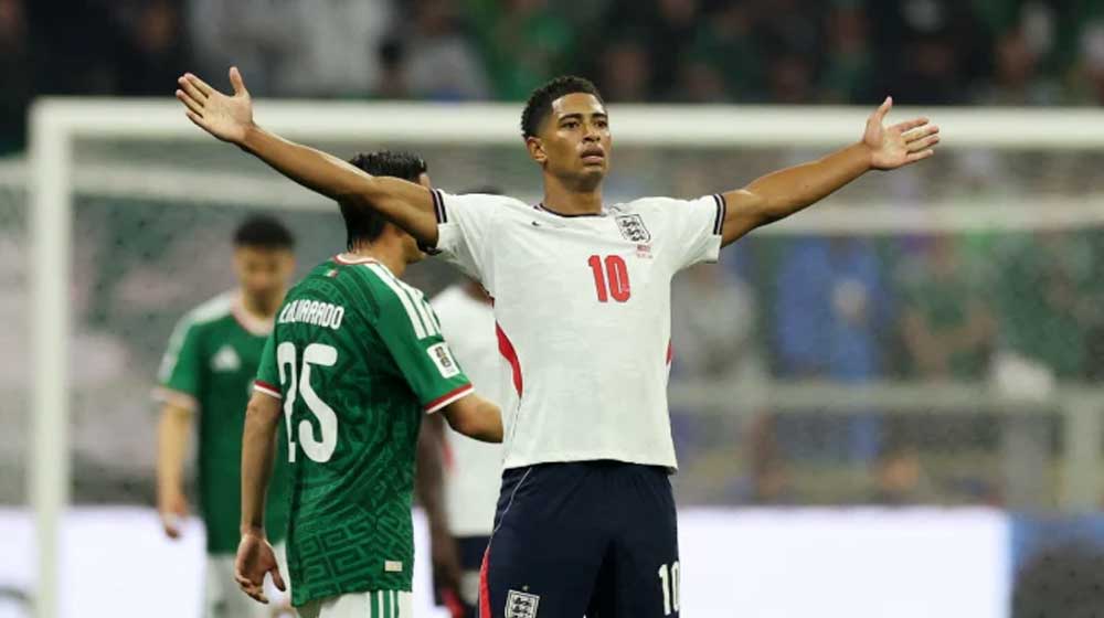 England beats Mexico