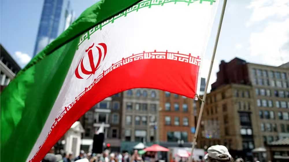 Pakistan Temporarily Eases Export Payment Rules for Iran