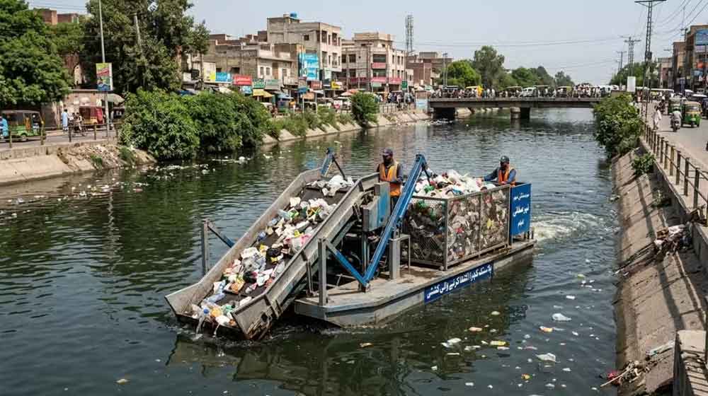 Punjab skimming boat