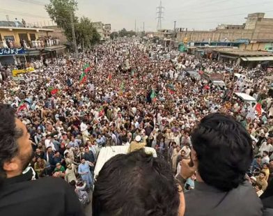 PTI long march towards peshawar