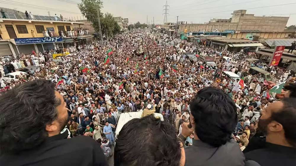 PTI long march towards peshawar