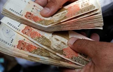 top 10 percent income Pakistan
